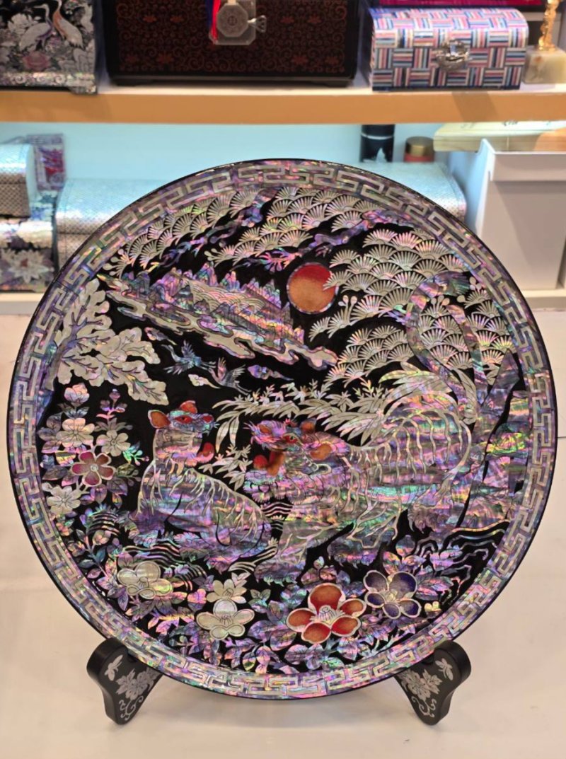 나전칠기 자개쟁반 대통령실 제공