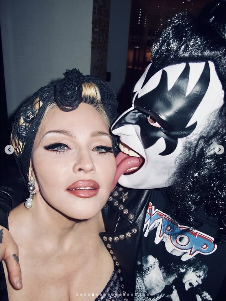 '67세' 마돈나, 란제리룩 입고 도발적인 할로윈…탄탄한 글래머 몸매