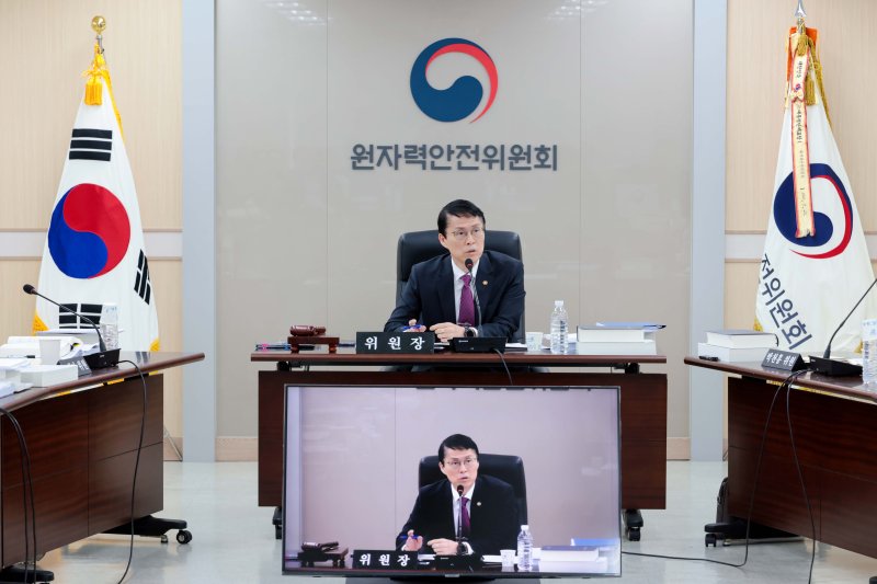 [세종=뉴시스]제223회 원자력안전위원회 회의 사진이다.(사진=원안위 제공) *재판매 및 DB 금지