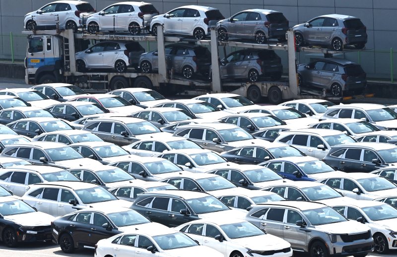 [평택=뉴시스] 김종택 기자 = 경기 평택항 자동차 전용부두에 바카라사이트 캡틴용 차량이 세워져 있는 모습. 2025.10.01. jtk@newsis.com