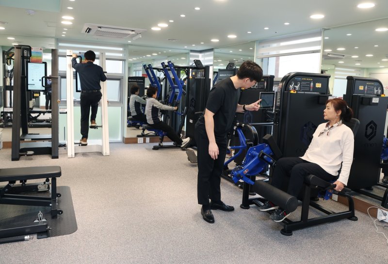 선정시니어센터 스마트 피트니스 센터 (출처=연합뉴스)