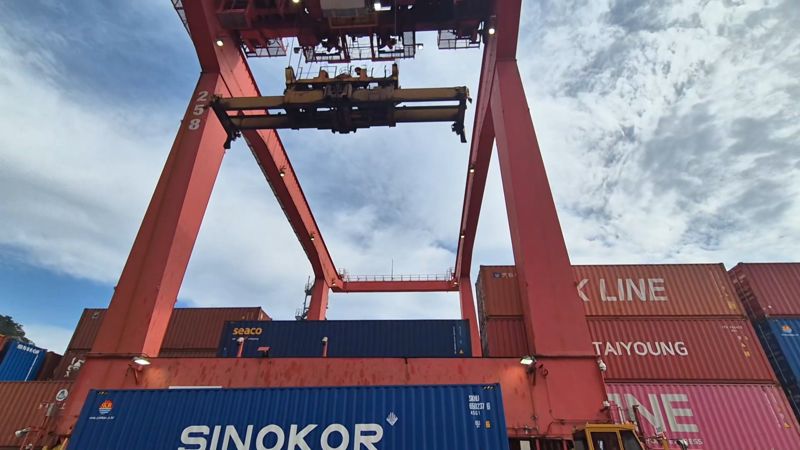 10월 30일 부산북항 소재 신선대감만터미널(BPT)에서 자동레일 장착 크레인(ARMGC)이 작업을 하고 있다. BPT 제공