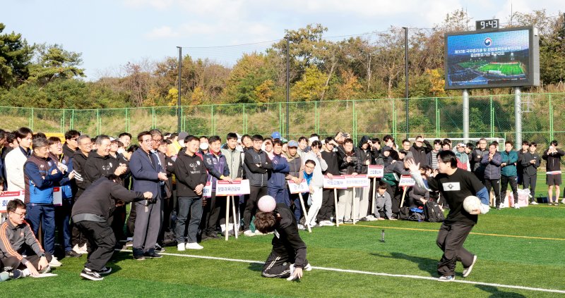 지난 1일 바카라 카드카운팅에서 열린 '30회 국무총리배 및 문화체육관광부장관배 축구대회' 예선전 모습.(보령시 제공. 재판매 및 DB금지)/뉴스1
