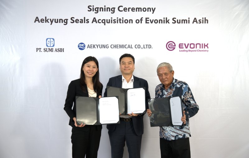 표경원 바카라사이트 굿모닝 대표(가운데)가 바카라사이트 굿모닝 인수 서명식 후 기념 촬영을 하고 있다.(바카라사이트 굿모닝 제공)