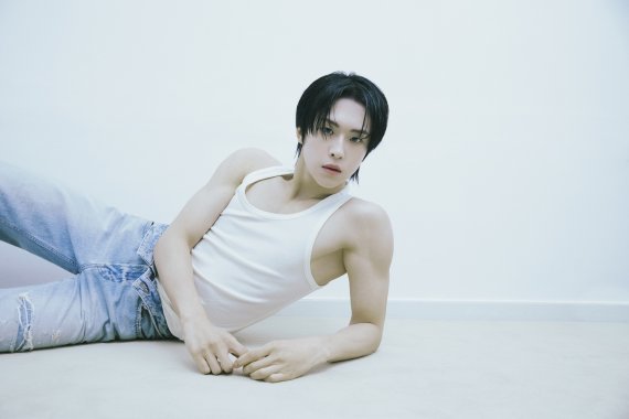 뉴비트 박민석, 순수→다크 '반전 콘셉트' 오픈