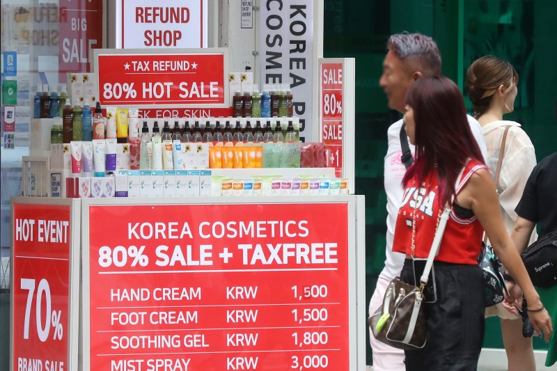 서울 명동의 한 화장품 매장. 2023.8.20/뉴스1 ⓒ News1 민경석 기자