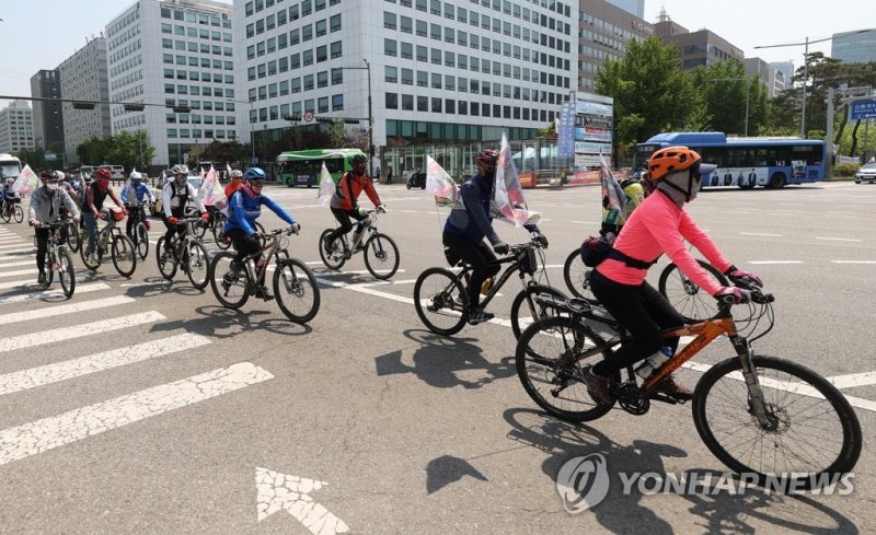 '취약계층 교통사고 줄이기' 자전거 행진 (출처=연합뉴스)