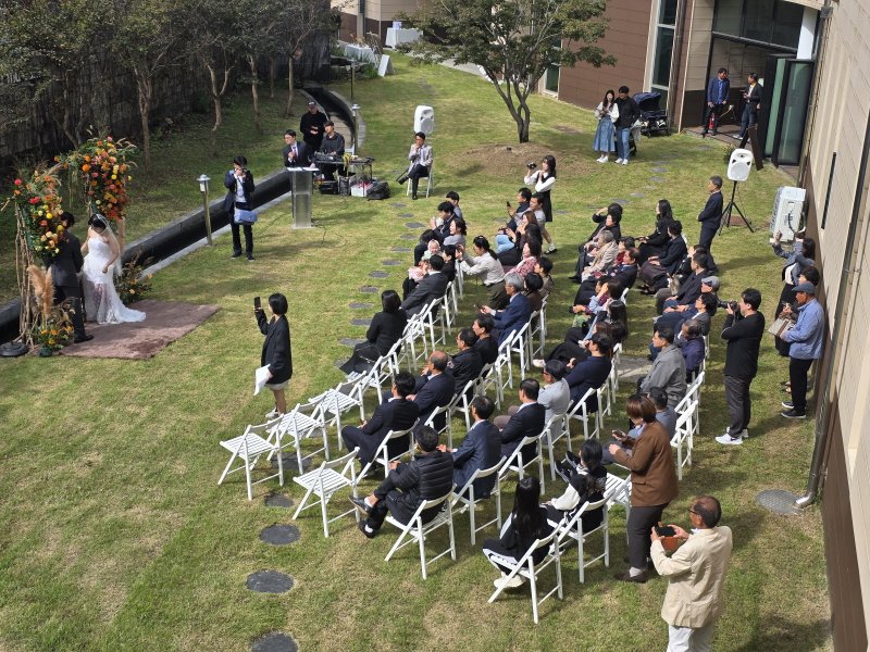 무등산생태탐방원에서 열린 숲 결혼식의 모습. (생태탐방원 제공. 재판매 DB 금지)