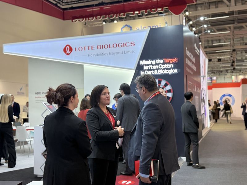 롯데바이오로직스 'CPHI 월드와이드' 전시 부스 전경. 롯데바이오로직스 제공