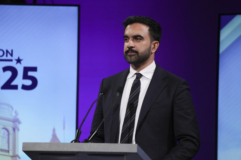 [ 뉴욕= AP/뉴시스] 뉴욕시 민주당 시장 후보 조란 맘다니가 라가르디아 공연예술센터에서 열린 후보 토론회에서 지난달 22일 발언하고 있다. 뉴욕시장과 뉴저지주 주지사 선거는 4일 본투표에 앞서 지난달 25일부터 사전 투표가 실시됐다. 2025. 11.03.