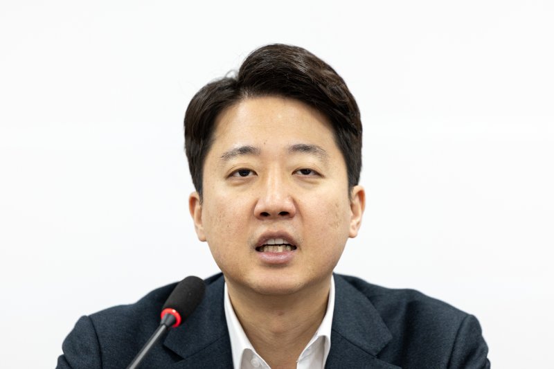 이준석 개혁신당 대표가 지난 달 30일 서울 여의도 국회에서 열린 최고위원회의에서 모두발언하고 있다. /사진=뉴스1