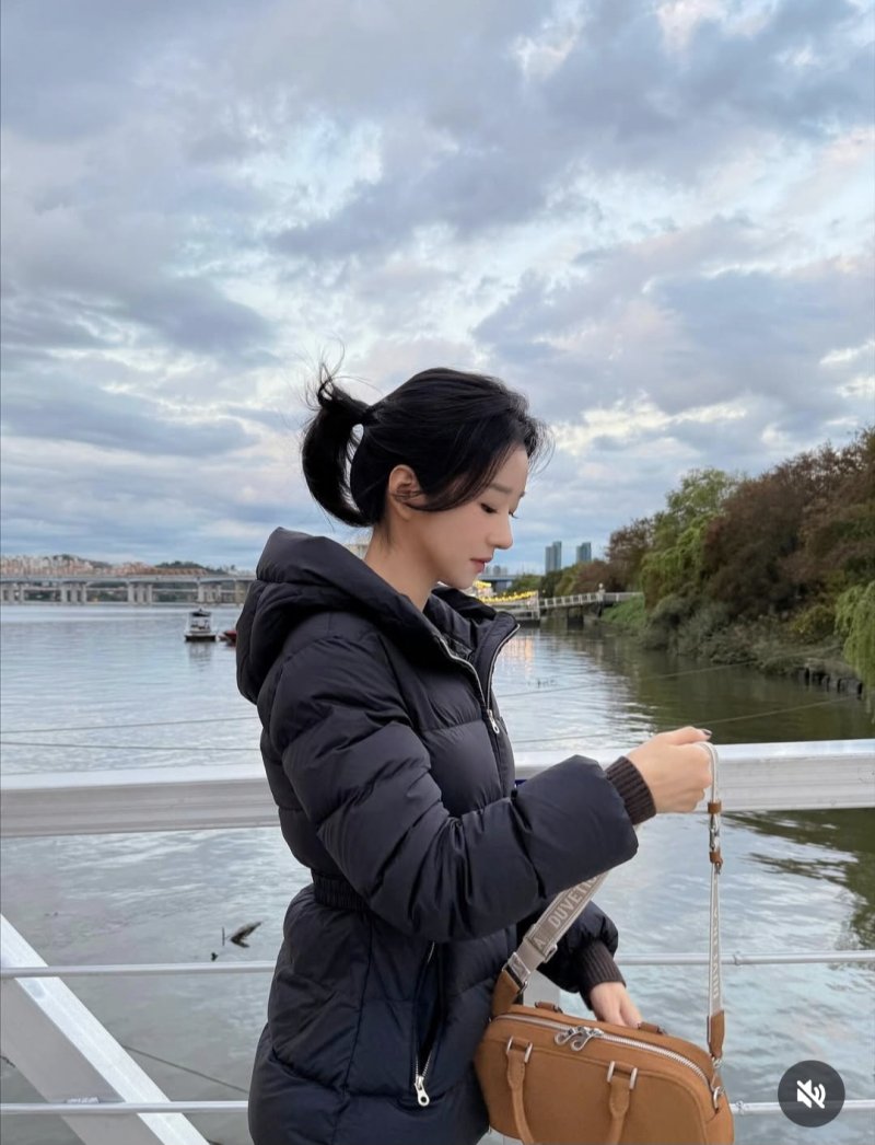 '논란 정면돌파' 서예지, 밝은 미소…늘씬한 몸매