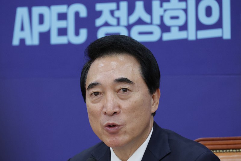 박수현 더불어민주당 수석대변인이 지난 2일 서울 여의도 국회에서 국정감사 및 현안 관련 기자간담회를 하고 있다. 2025.11.2/뉴스1 ⓒ News1 신웅수 기자