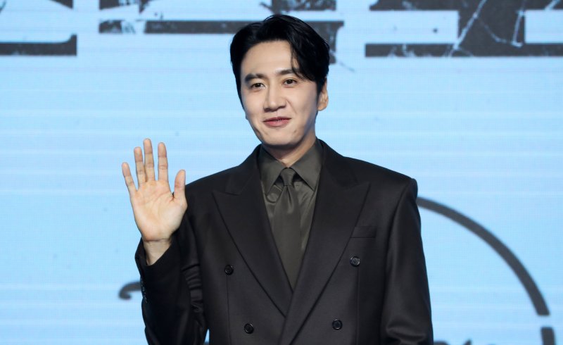 [서울=뉴시스] 김혜진 기자 = 배우 이광수가 3일 오전 서울 영등포구 콘래드 서울에서 열린 디즈니 플러스 오리지널 '조각도시' 제작발표회에서 포즈를 취하고 있다. 2025.11.03. jini@newsis.com