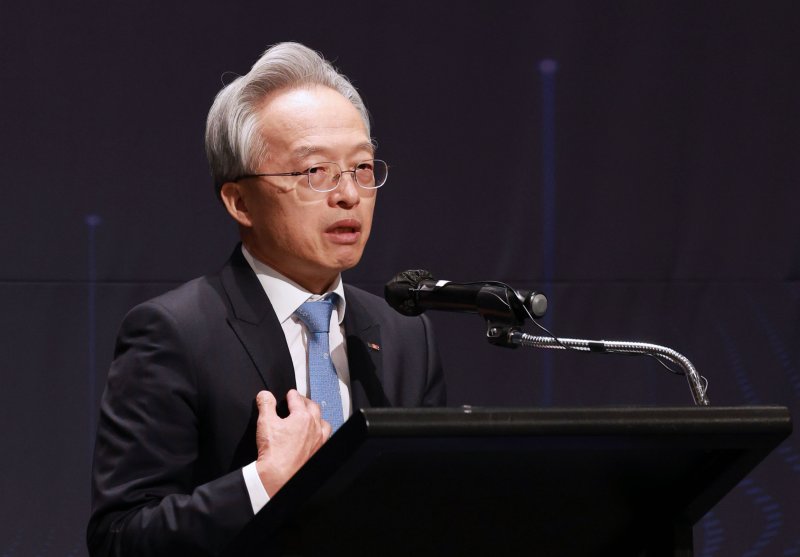 최진식 한국중견기업연합회 회장이 3일 서울 그랜드하얏트호텔에서 열린 제190회 중견기업 CEO 오찬 강연회에서 발언하고 있다. 연합뉴스