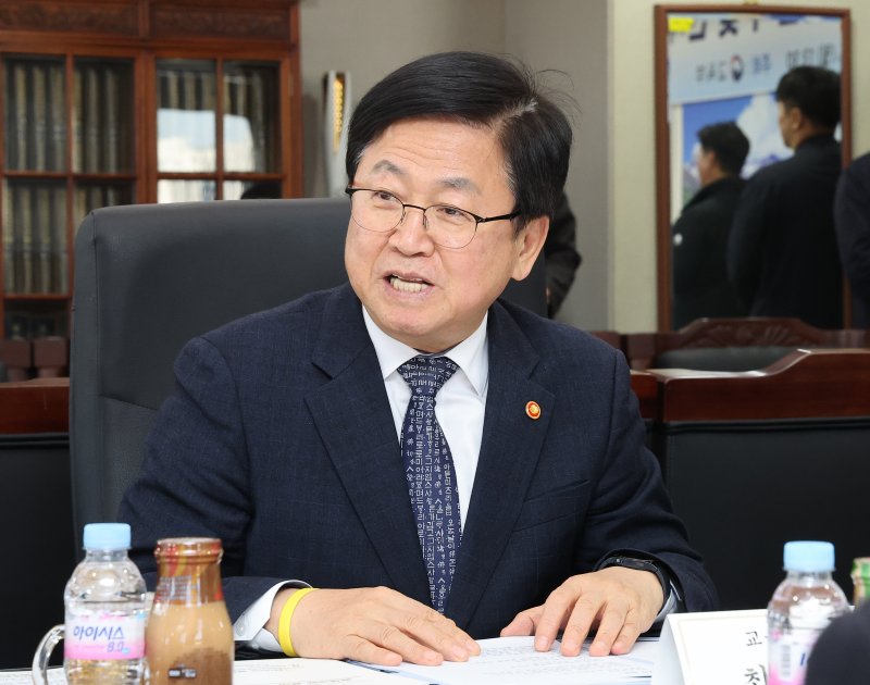 인사말 하는 최교진 온라인 바카라부 장관 (세종=연합뉴스) 배재만 기자 = 최교진 온라인 바카라부 장관이 3일 정부세종청사 온라인 바카라부 회의실에서 온라인 바카라온라인 바카라 전문가 및 단체와 간담회를 열고 인사말을 하고 있다. 2025.11.3 scoop@yna.co.kr (끝)