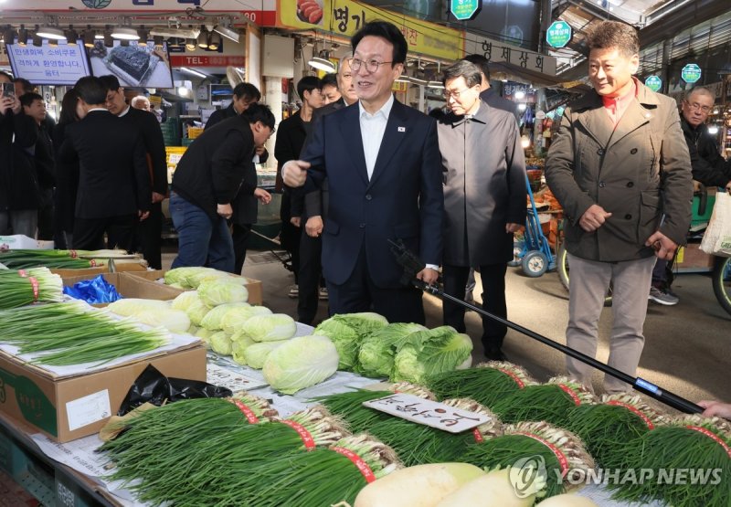 김민석 국무총리, 농축산물 물가 현장 점검 (출처=연합뉴스)