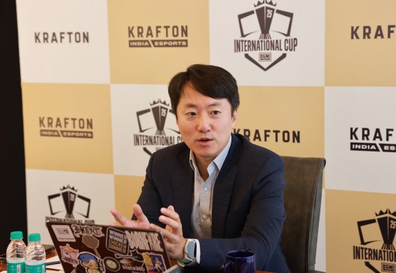2일 손현일 크래프톤 인도법인장이 인도 뉴델리에 위치한 한 호텔에서 기자들과 인터뷰하고 있다. 크래프톤 제공