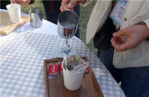 커피로 잇는 평등의 향기 캠페인 (출처=연합뉴스)