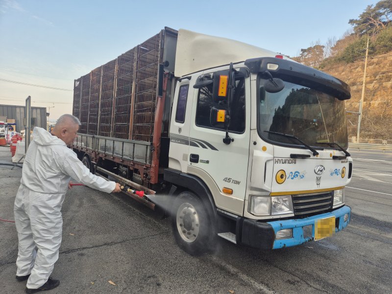 전북 남원시가 고병원성 조류인플루엔자 확산 차단을 위해 방역초소를 확대 운영한다.(남원시 제공. 재판매 및 DB금지)/뉴스1