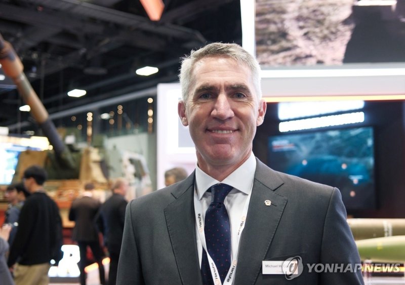 지난달 미국육군협회 박람회 찾은 마이클 쿨터 한화글로벌디펜스 최고경영자(CEO) (출처=연합뉴스)