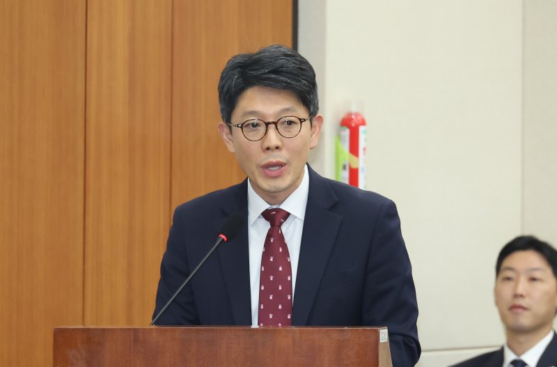 [서울=뉴시스] 고승민 기자 = 김병민 서울시 정무부시장이 20일 서울 여의도 국회에서 열린 과학기술정보방송통신위원회의 방송미디어통신위원회 관련(YTN,TBS,연합뉴스TV) 국정감사에서 의원 질의에 답하고 있다. 2025.10.20. kkssmm99@newsis.com