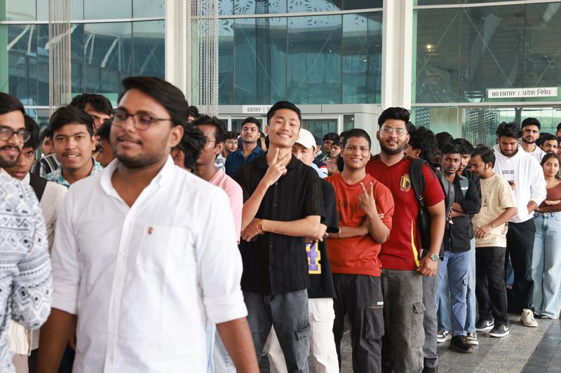 지난 2일 인도 뉴델리 야쇼부미 컨벤션 센터에서 열린 배틀그라운드 모바일 인도(BGMI) e스포츠 대회 ‘BMIC 2025’에 입장하기 위해 관람객들이 대기하고 있다. 크래프톤 제공