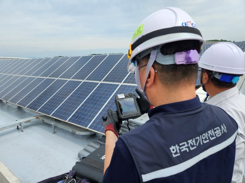 [전주=뉴시스]윤난슬 기자 = 한국전기안전공사는 지난달 31일부터 이달 1일까지 경북 경주시에서 열린 2025년 아시아태평양경제협력체(APEC) 정상회의가 무정전·무사고로 성공적으로 마무리됐다고 3일 밝혔다. (사진=전기안전공사 제공) photo@newsis.com