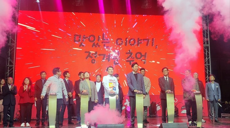 강원 원주시의 '2025 원주만두축제'가 지난달 24일 원주 중앙동 전통시장과 문화의 거리, 원일로 일원에서 개막 사흘간 원도심과 지역경제 활성화를 위해 열렸다. 2025.10.24/뉴스1 ⓒ News1 신관호 기자