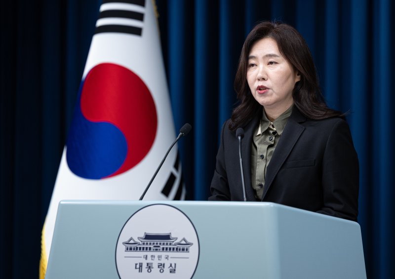 강유정 대통령실 대변인이 3일 서울 용산 대통령실 청사에서 인사 관련 브리핑을 하고 있다. 2025.11.3/뉴스1 ⓒ News1 이재명 기자