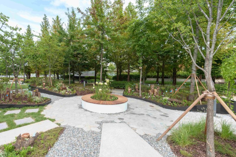 부산대학교 ‘토모’팀이 세종시 보람동에 만든 ‘잔향 향이 피어나는 향원’ 정원 전경(산림청 제공.재판매 및 DB금지)/뉴스1