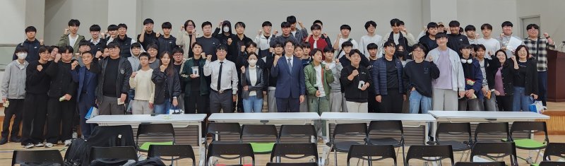 [대전=뉴시스] 한국폴리텍IV대학 대전캠퍼스 메타버스콘텐츠 제작 체험 및 XR(확장현실) 특강 기념촬영. (사진=대전캠퍼스 제공) 2025.11.03. photo@newsis.com *재판매 및 DB 금지