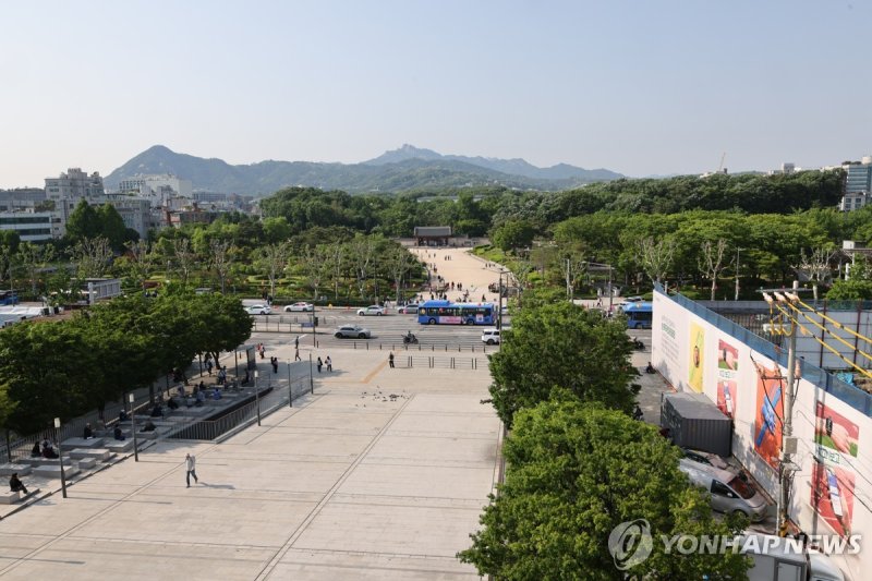 세운상가에서 본 종묘 공원과 종묘 (출처=연합뉴스)