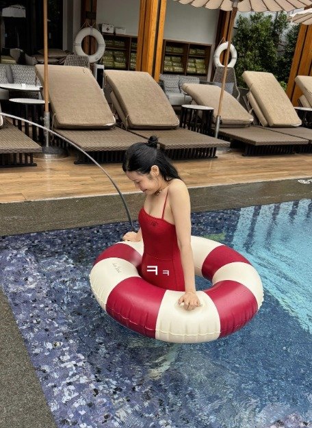 '이수와 이혼' 린, 빨간색 수영복 입고 호캉스…직각어깨 늘씬 라인 [N샷]