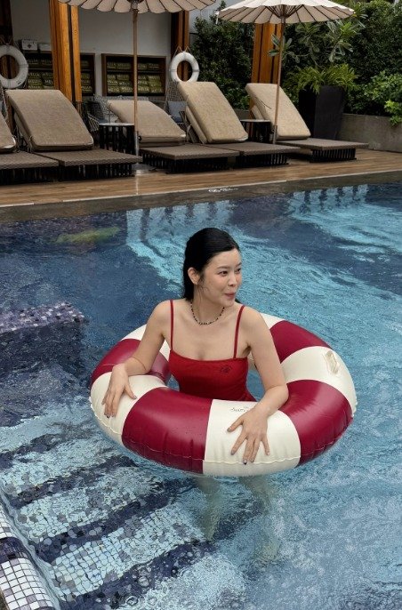 '이수와 이혼' 린, 빨간색 수영복 입고 호캉스…직각어깨 늘씬 라인 [N샷]