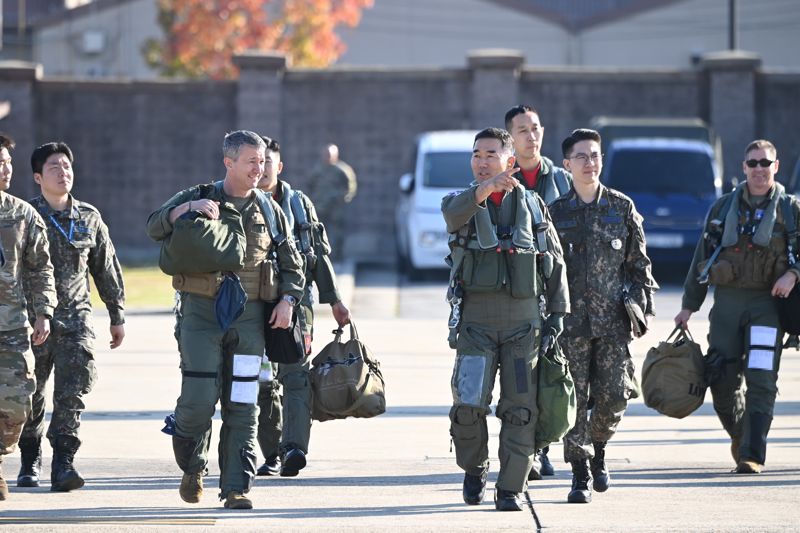 한미동맹 최초 韓美 합참의장 각 KF-16&middot;F-16 타고 연합 지휘비행 실시