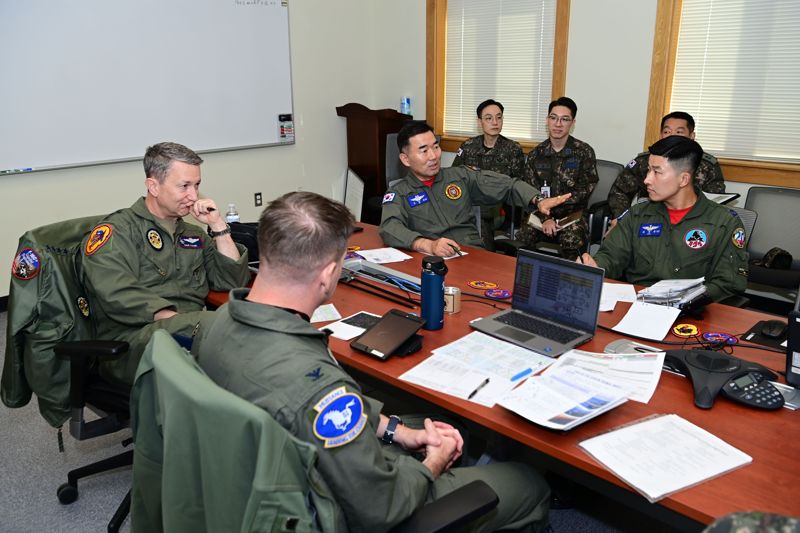 한미동맹 최초 韓美 합참의장 각 KF-16&middot;F-16 타고 연합 지휘비행 실시
