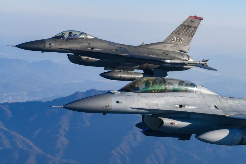 한미동맹 최초 韓美 합참의장 각 KF-16&middot;F-16 타고 연합 지휘비행 실시