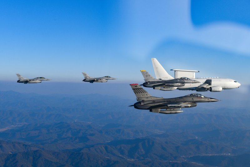한미동맹 최초 韓美 합참의장 각 KF-16&middot;F-16 타고 연합 지휘비행 실시