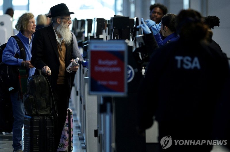 美 항공지연 급증…셧다운 인한 관제사 무급근무 영향 가능성 (출처=연합뉴스)