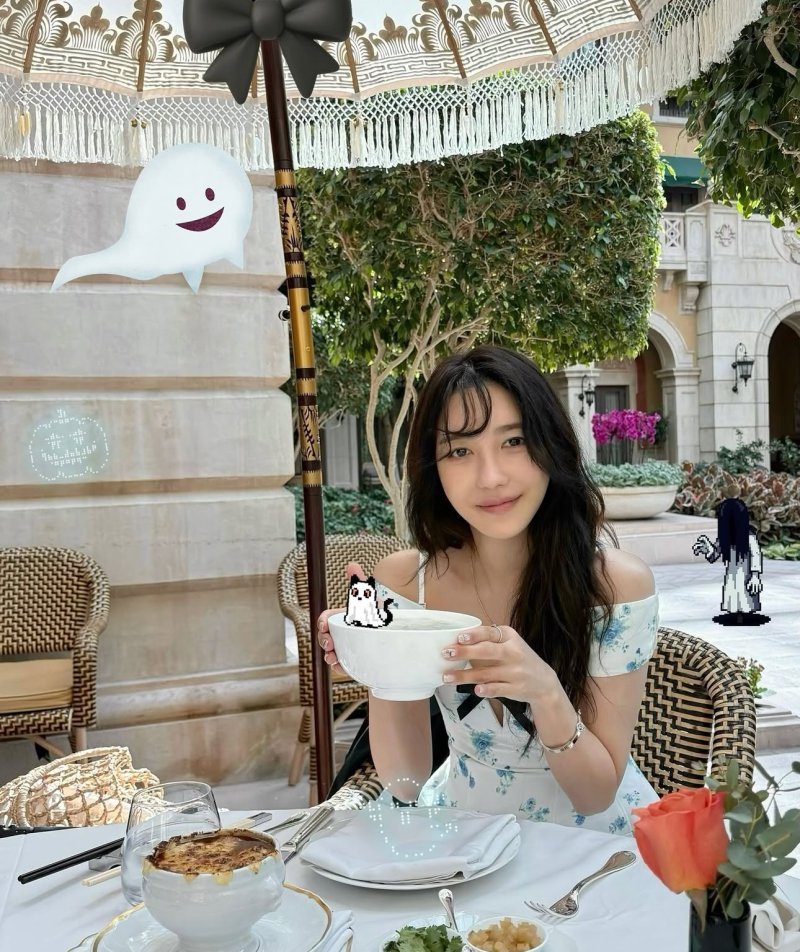 47세 이지아 세월 비껴간 미모…꽃무늬 원피스도 어울려