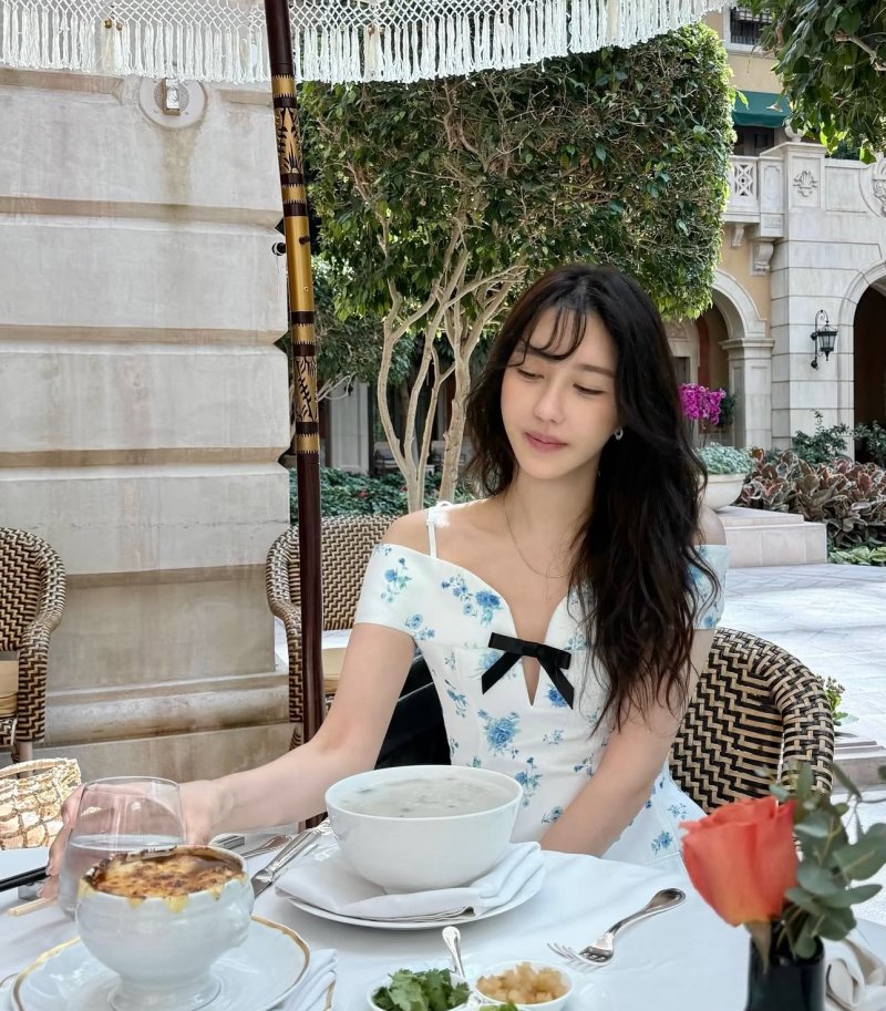 47세 이지아 세월 비껴간 미모…꽃무늬 원피스도 어울려