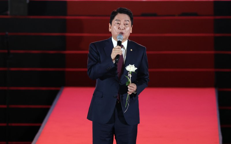 국민의힘 당대표에 출마한 안철수 후보가 22일 충북 청주시 청주오스코에서 열린 국민의힘 제6차 전당대회에서 후보 연설을 하고 있다. (공동취재) 2028.8.22/뉴스1 ⓒ News1 신웅수 기자