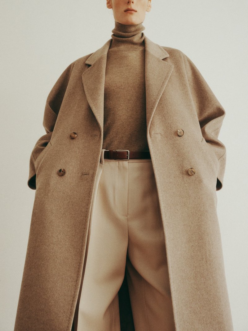 델라라나(DELLA LANA)는 이달 '타임리스 캐시미어 컬렉션'을 출시하며 본격적인 겨울 시즌 공략에 나섰다.(델라라나제공)