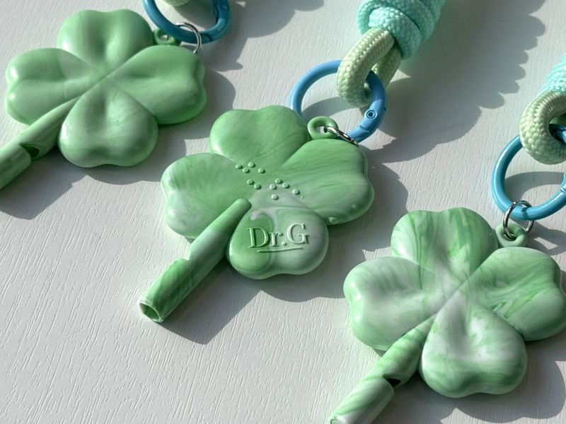 닥터지가 공병을 이용해 만든 네잎클로버 호루라기. 고운세상코스메틱 제공