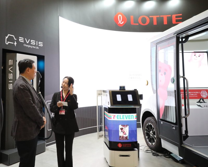 '재팬모빌리티쇼 2025' 찾은 신동빈 롯데 회장 (출처=연합뉴스)