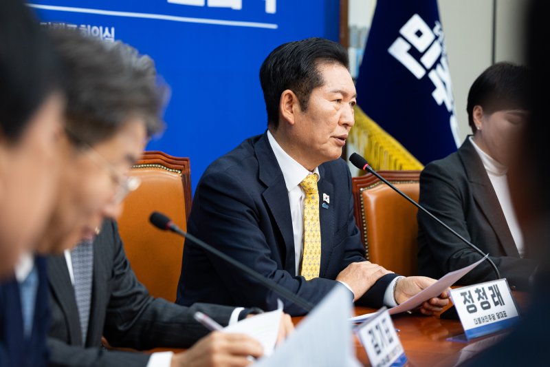 정청래 더불어민주당 대표가 3일 서울 여의도 국회에서 열린 사법불신 극복·사법행정 정상화 TF 출범식에서 모두 발언을 하고 있다. 2025.11.3/뉴스1 ⓒ News1 유승관 기자