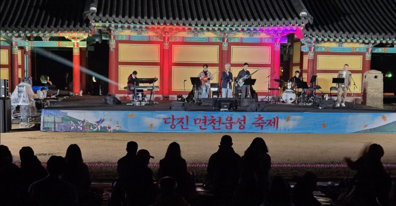 1일차 최백호의 낭만 콘서트 모습(당진시 제공. 재판매 및 DB금지)2025.11.4/뉴스1