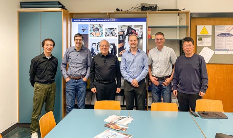 (왼쪽부터) GIST 미래우주국방융합연구본부 강철 본부장, 스위스 베른대학 응용물리연구소 Andre stefanov 교수, GIST 물리·광과학과 고도경 교수, 스위스 제네바 대학 물리학과 Boris Korzh 교수, 스위스 노스웨스턴 응용과학기술대학 응용물리학과 Christoph Wildfeurer 교수, GIST APRI 신우진 수석연구원. (사진=GIST 제공) photo@newsis.com *재판매 및 DB 금지