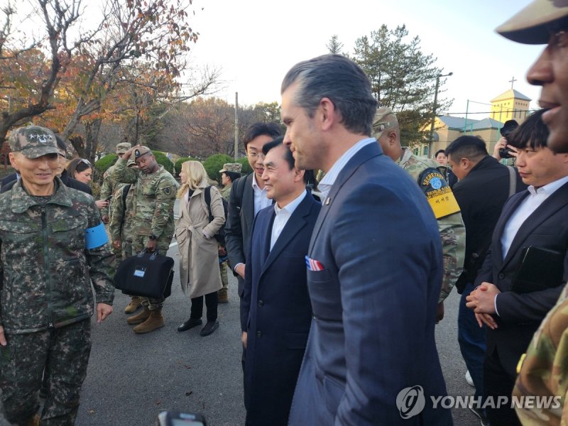 DMZ JSA 인근 주한미군 기지서 만난 한미 국방장관 (출처=연합뉴스)